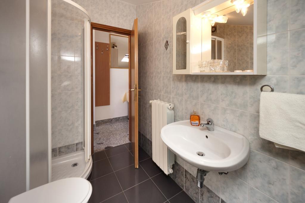 Apartments Prekalj Porec Bilik gambar