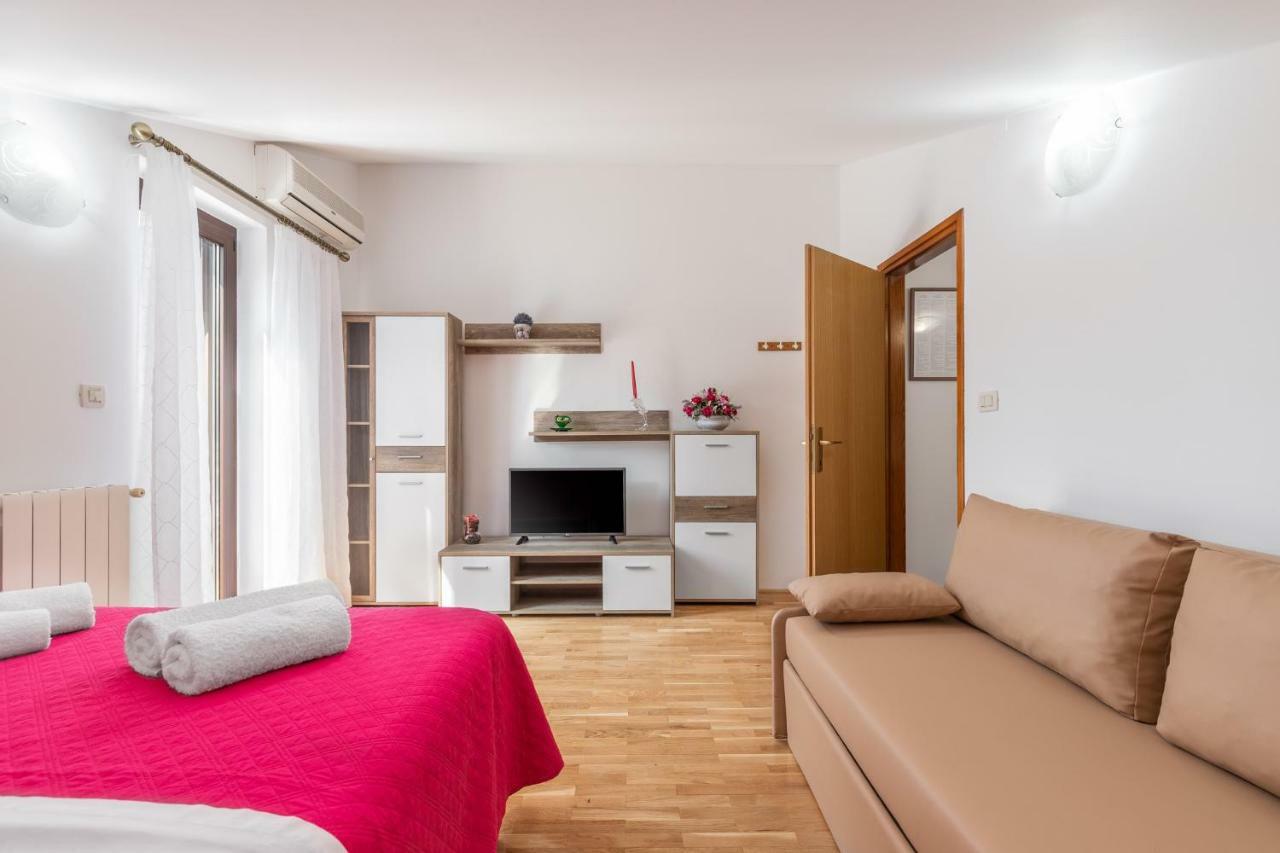 Apartments Prekalj Porec Luaran gambar